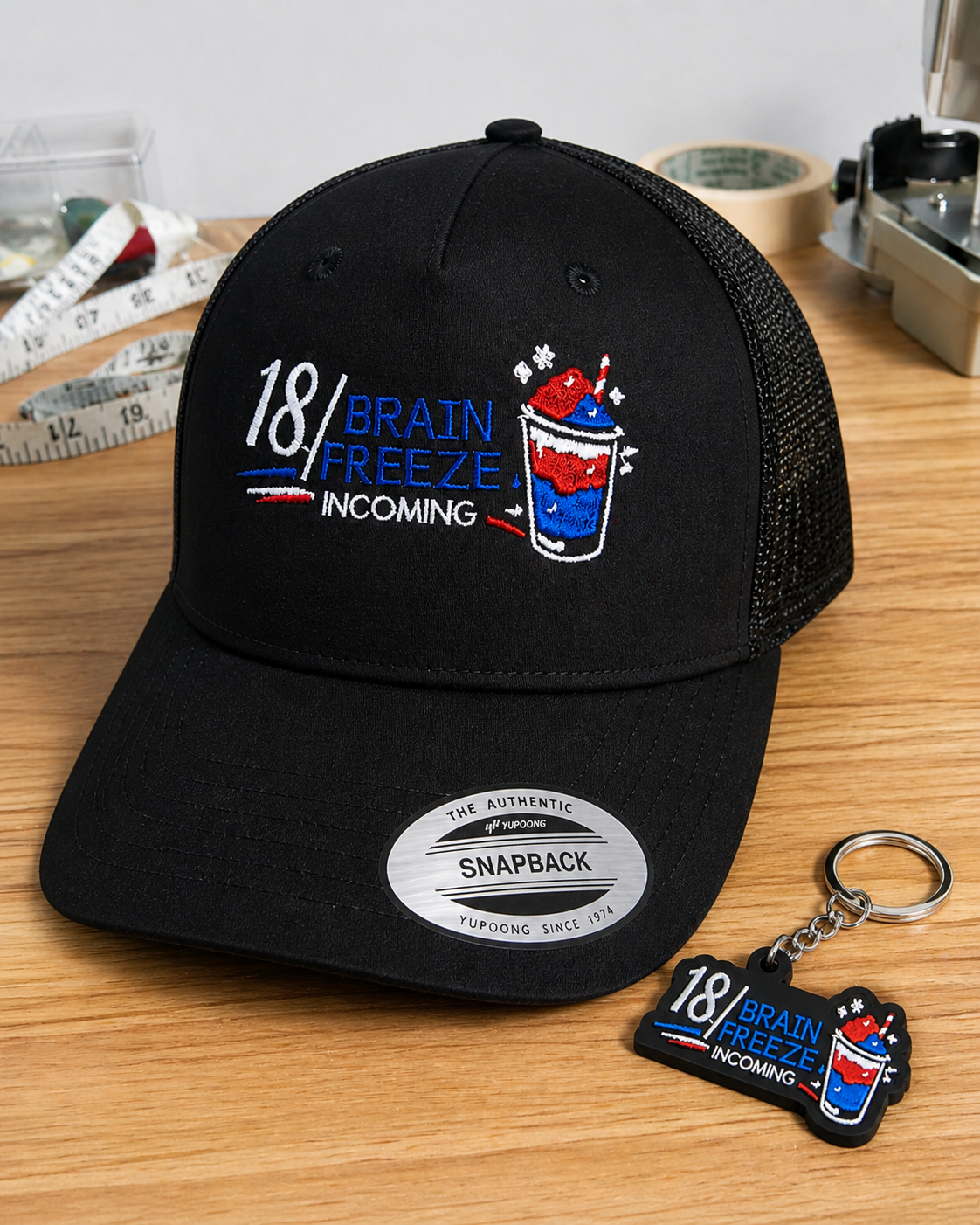 Casquette et porte-clé personnalisés 3D et broderie